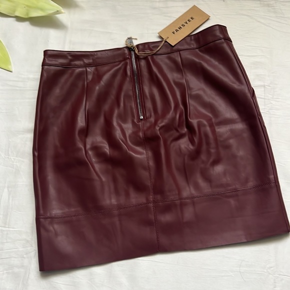 NWT Fahsyee Faux Leather High Waisted Stretchy Zipper Skirt - Picture 7 of 8